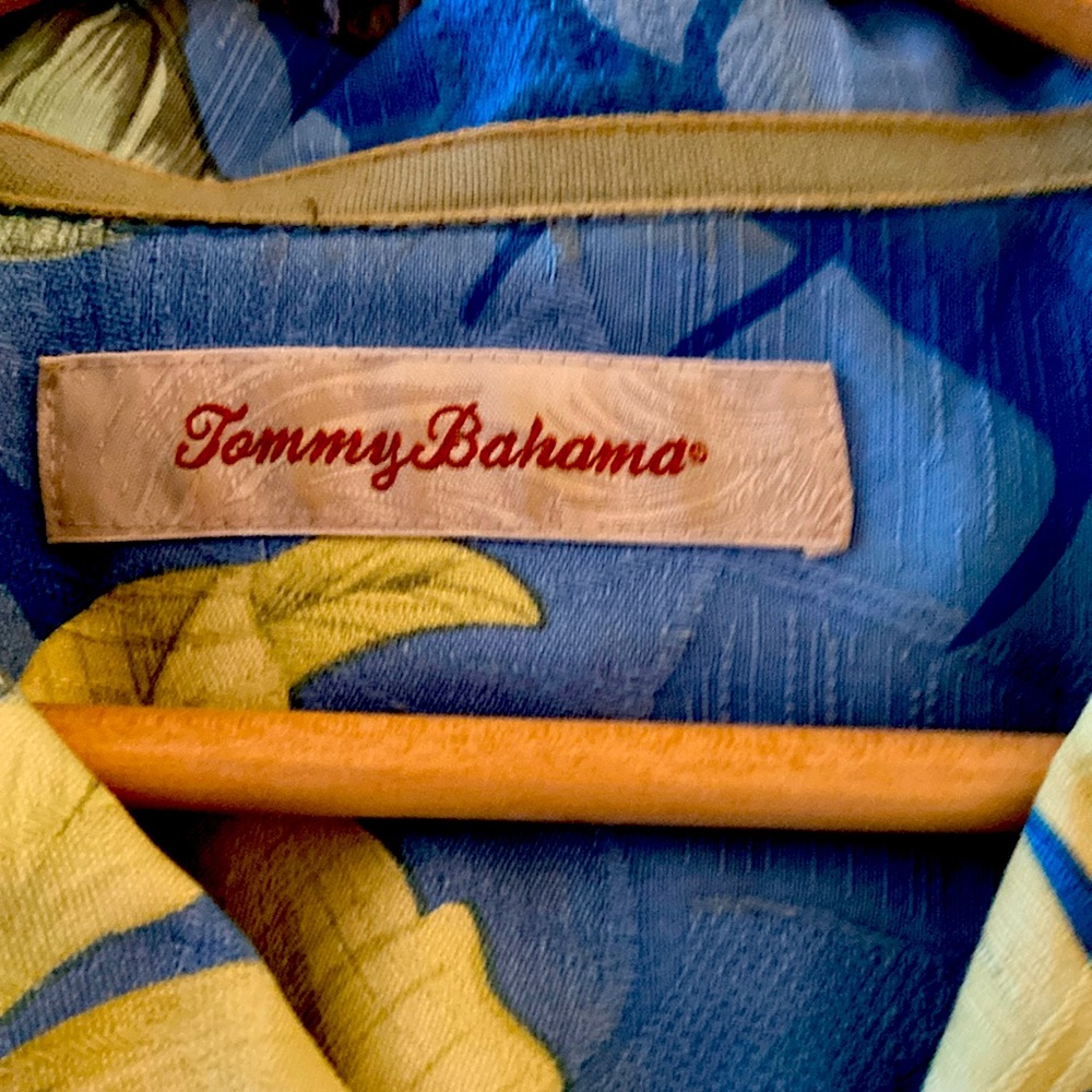 Beautiful Tommy Bahama shirt. Floral pattern.